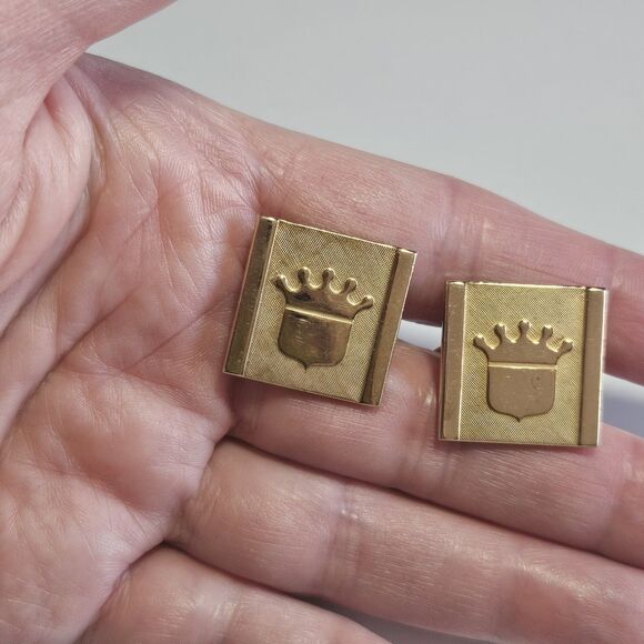 *Sale* Vintage Cuff Link Pair Gold Tone Metal King Crown Center Mens Jewelry - Picture 1 of 9